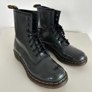Dr Martens Boots 11821 Womens 7 Gray Patent Leather Combat Lace Up Grunge Rock
